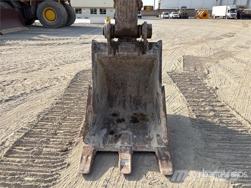 Komatsu PC220-7 حفارات زحافة