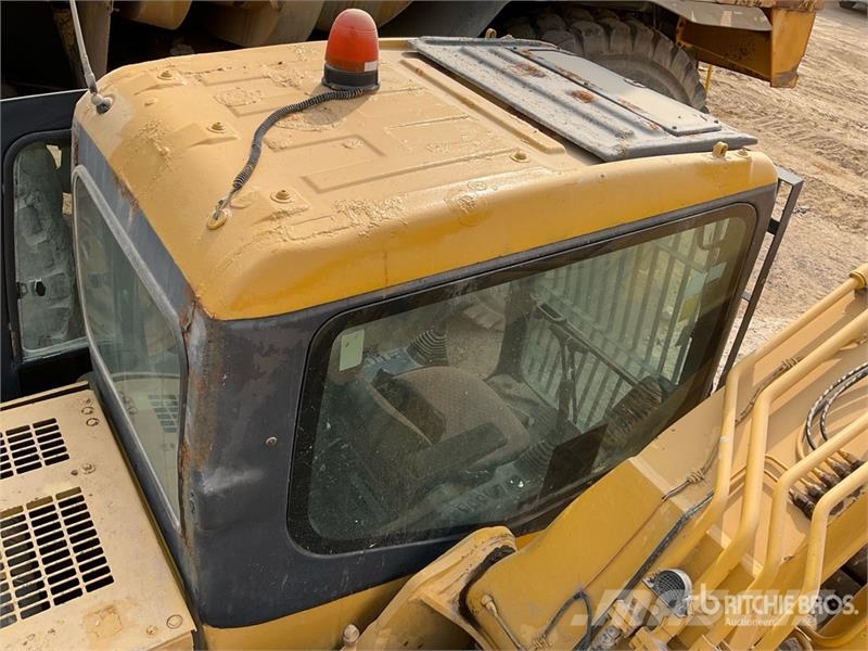 Komatsu PC220-7 履带挖掘机