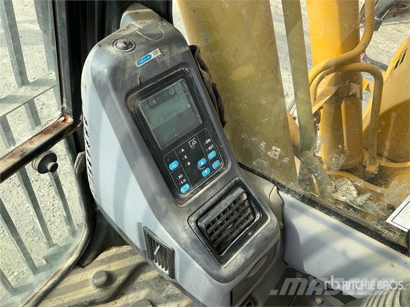 Komatsu PC220-7 履带挖掘机