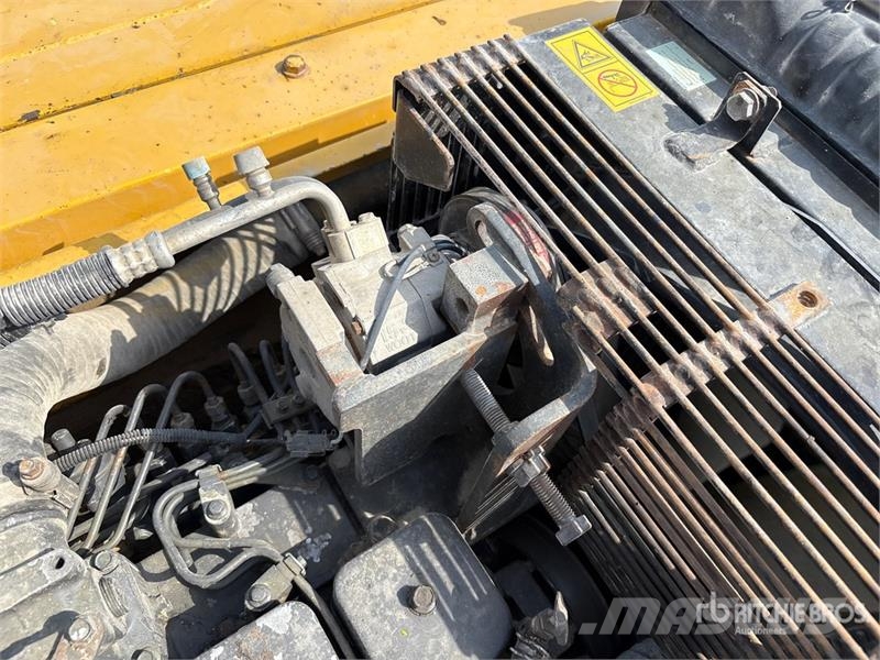 Komatsu PC220-7 履带挖掘机