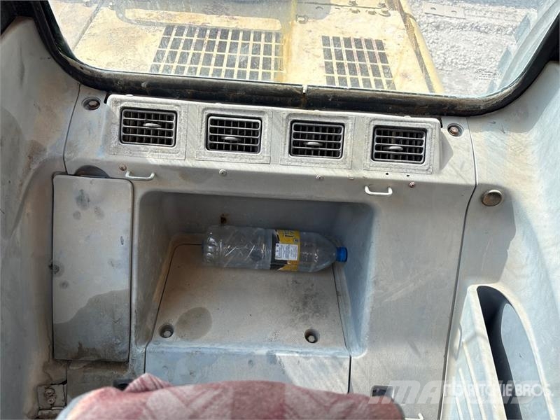 Komatsu PC220-7 履带挖掘机