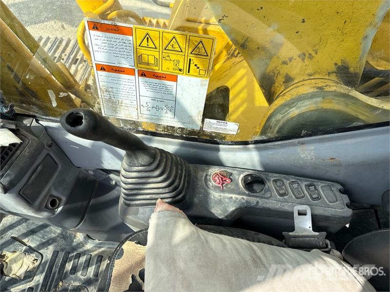 Komatsu PC220-7 履带挖掘机