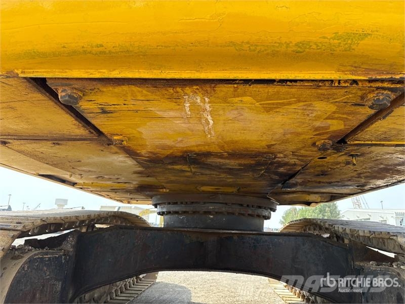 Komatsu PC220-7 履带挖掘机
