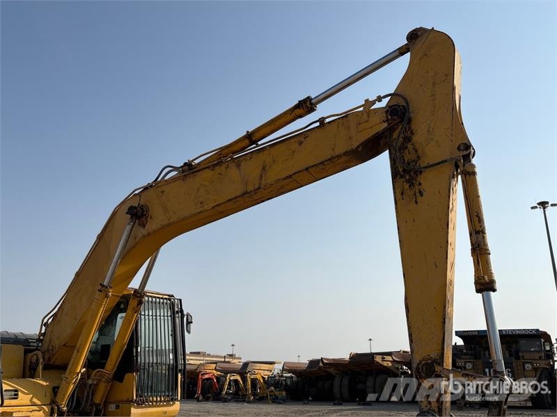 Komatsu PC220-7 حفارات زحافة