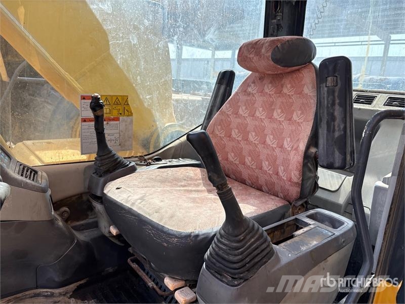 Komatsu PC220-7 履带挖掘机