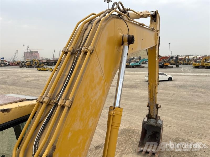 Komatsu PC220-7 履带挖掘机