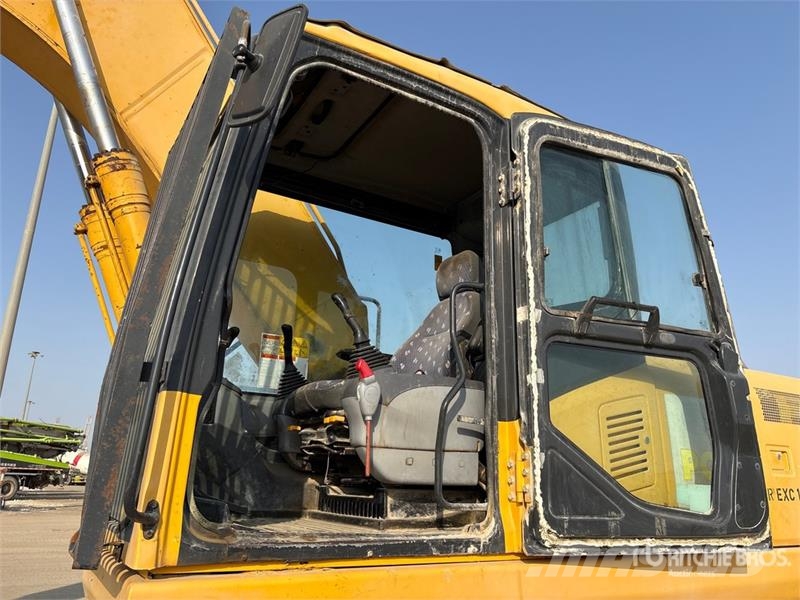 Komatsu PC220-7 حفارات زحافة