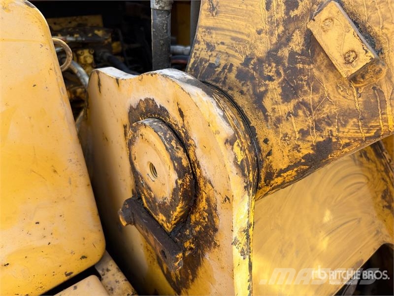 Komatsu PC220-7 حفارات زحافة
