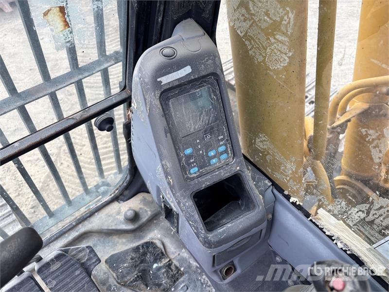 Komatsu PC220-7 履带挖掘机