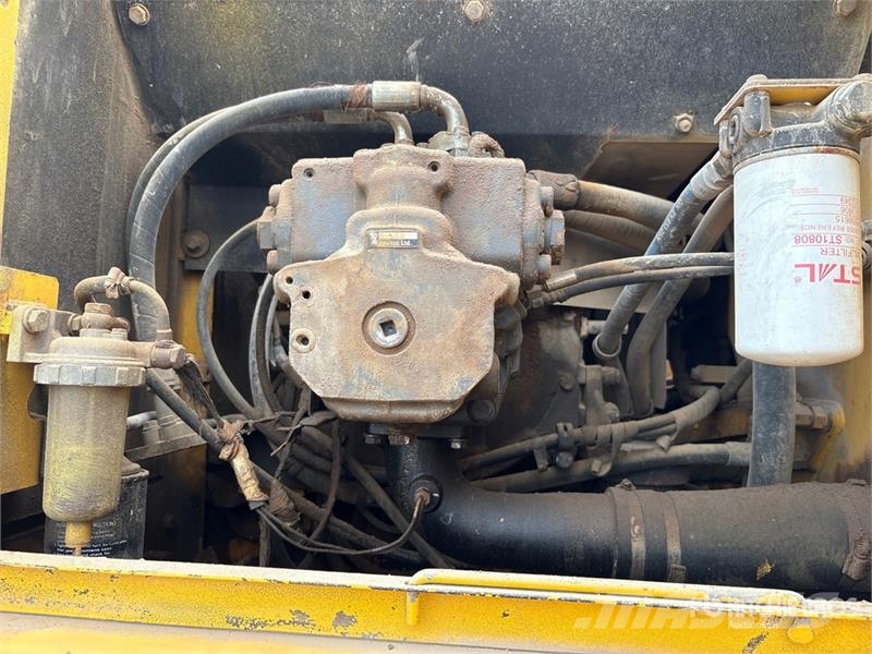 Komatsu PC220-7 履带挖掘机