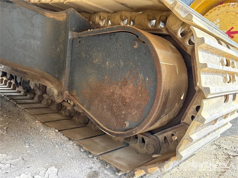Komatsu PC220-7 履带挖掘机