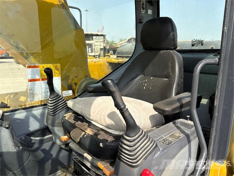 Komatsu PC220-7 履带挖掘机