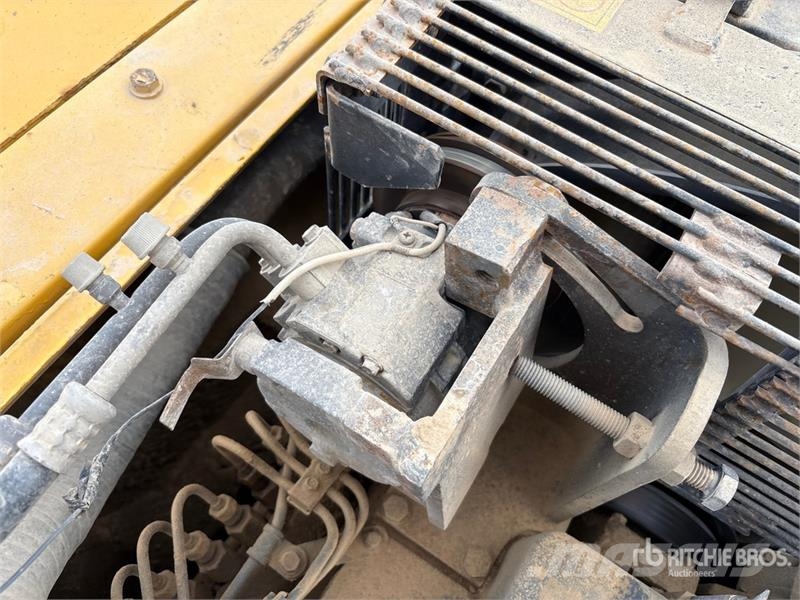 Komatsu PC220-7 履带挖掘机