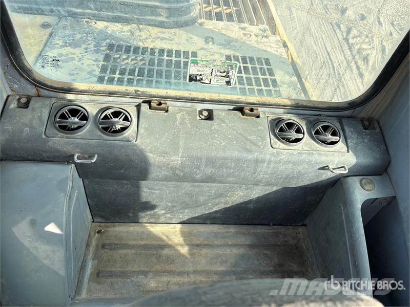 Komatsu PC220-7 حفارات زحافة