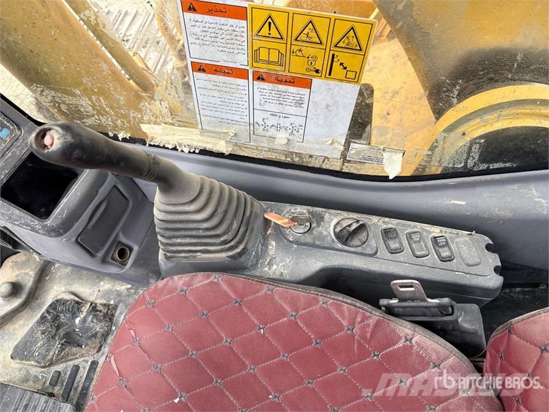 Komatsu PC220-7 履带挖掘机