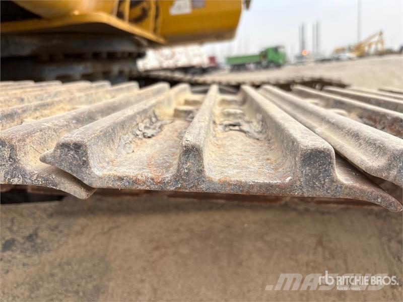 Komatsu PC220-7 履带挖掘机