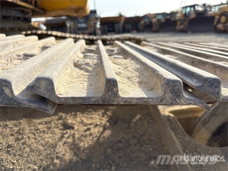 Komatsu PC220-7 حفارات زحافة