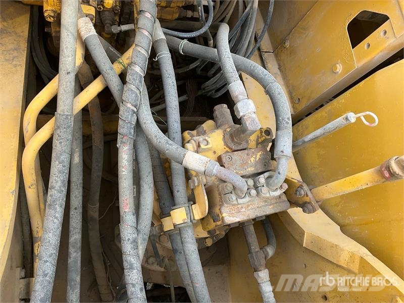 Komatsu PC220-7 履带挖掘机