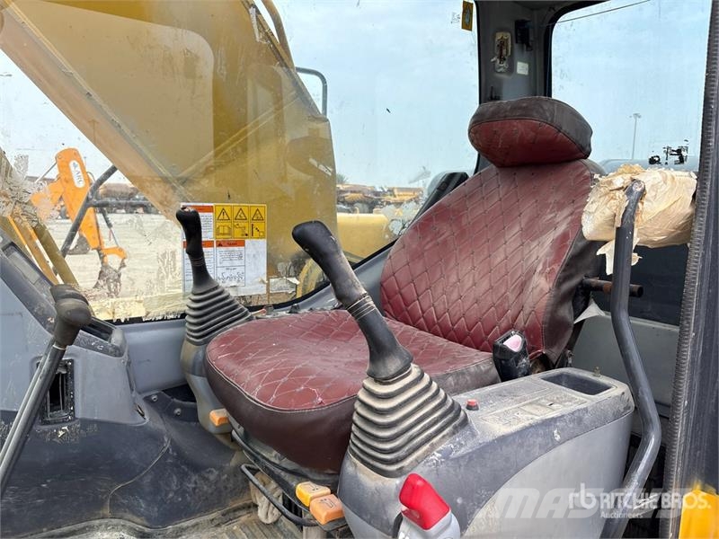 Komatsu PC220-7 履带挖掘机