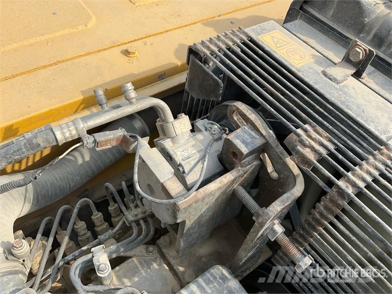 Komatsu PC220-7 履带挖掘机