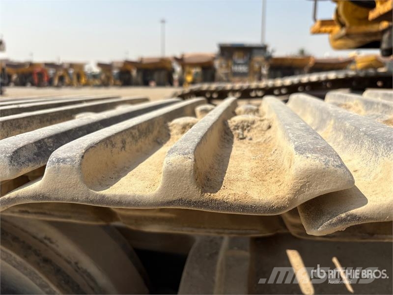 Komatsu PC400-8R Tracked Excavator حفارات زحافة
