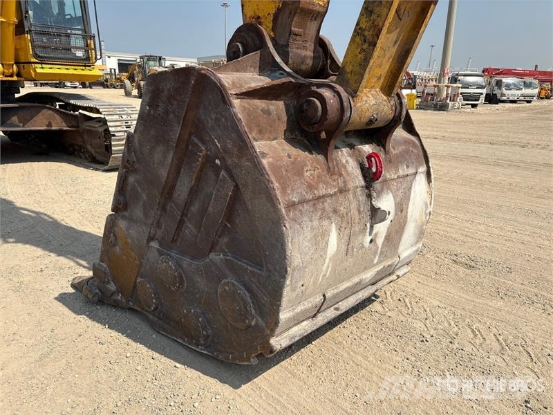 Komatsu PC400-8R Tracked Excavator حفارات زحافة