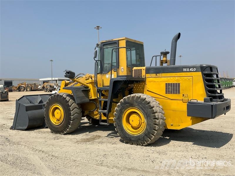 Komatsu WA420-3 Gumikerekes homlokrakodók