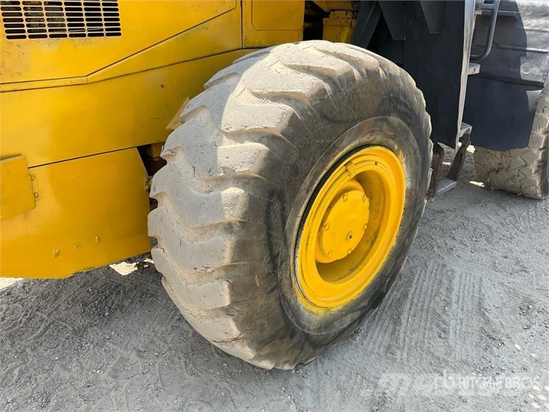 Komatsu WA420-3 Gumikerekes homlokrakodók