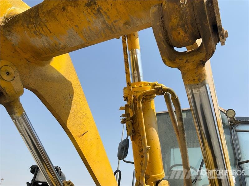 Komatsu WA420-3 Gumikerekes homlokrakodók