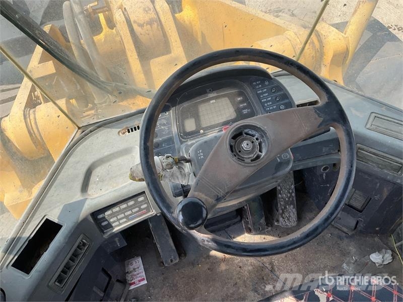 Komatsu WA420-3 Gumikerekes homlokrakodók