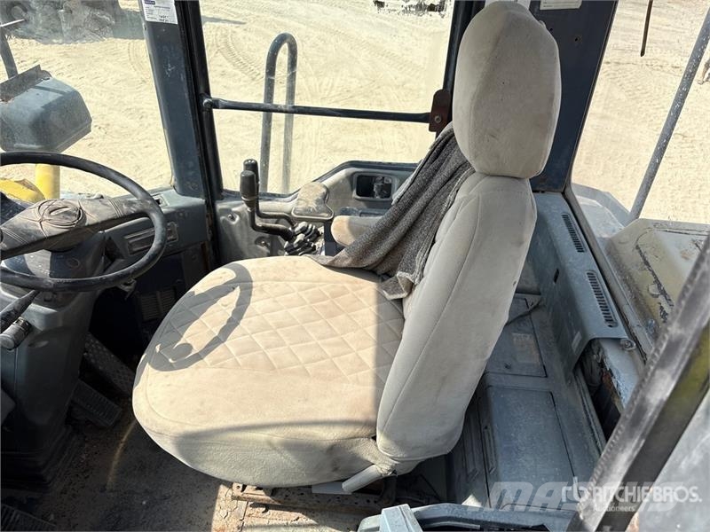 Komatsu WA470-3 Wheel Loader Rataslaadurid