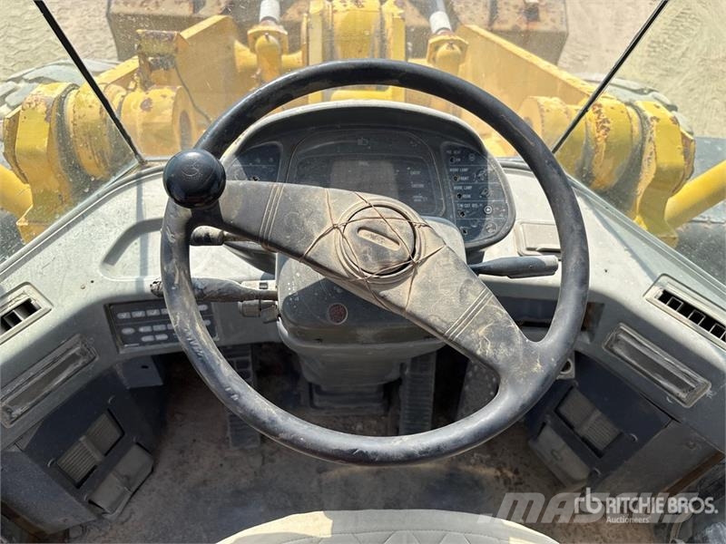 Komatsu WA470-3 Wheel Loader Rataslaadurid
