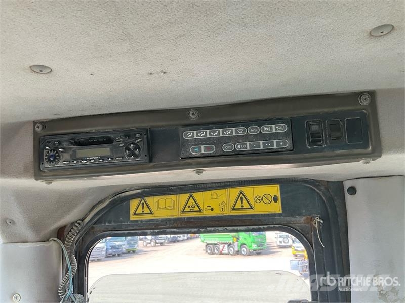 Komatsu WA470-5 لوادر بعجل