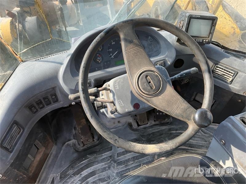 Komatsu WA470-5 لوادر بعجل