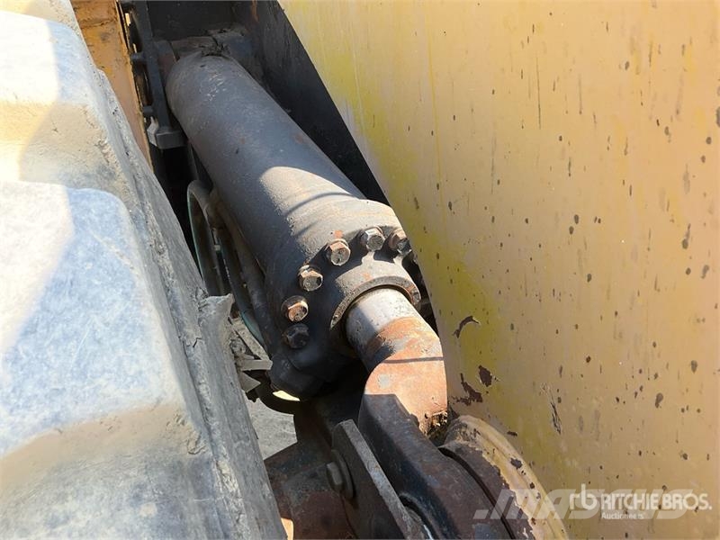 Komatsu WA470-5 لوادر بعجل