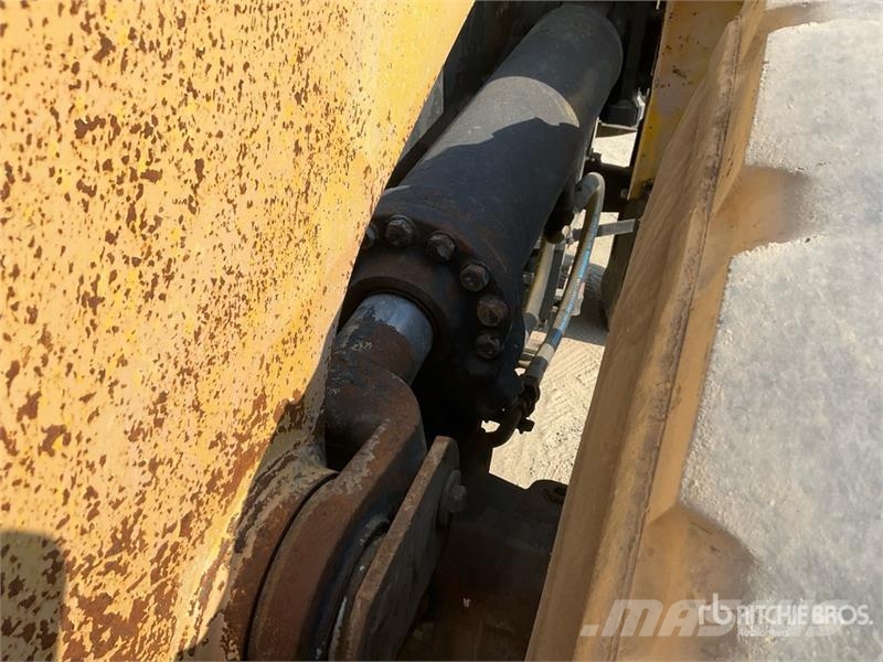 Komatsu WA470-5 لوادر بعجل