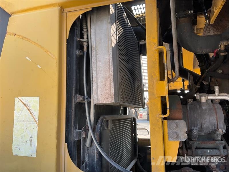 Komatsu WA470-5 لوادر بعجل