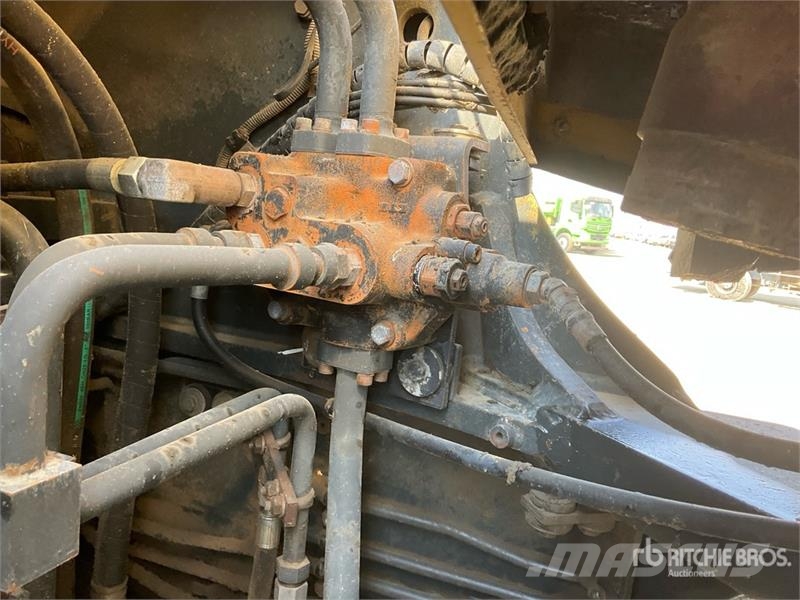 Komatsu WA470-5 لوادر بعجل