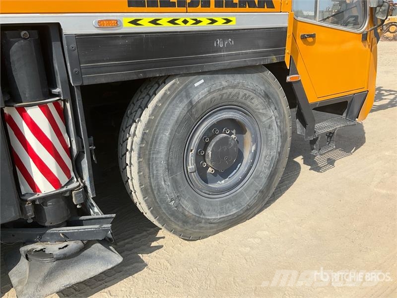 Liebherr LTM1150-1 150 ton 10x8x8 All Terrain Crane رافعات صالحة لكل أنواع الطرق