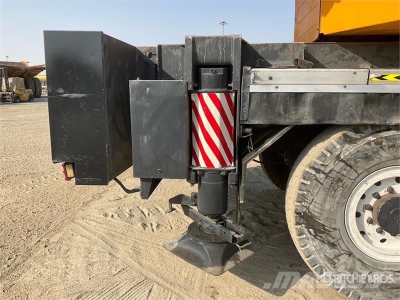 Liebherr LTM1150-1 150 ton 10x8x8 All Terrain Crane رافعات صالحة لكل أنواع الطرق