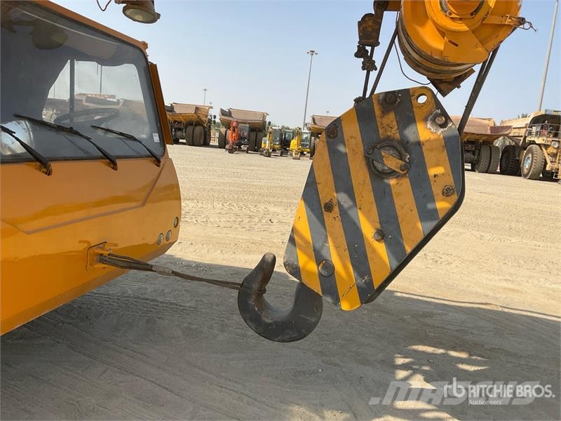 Liebherr LTM1150-1 150 ton 10x8x8 All Terrain Crane رافعات صالحة لكل أنواع الطرق