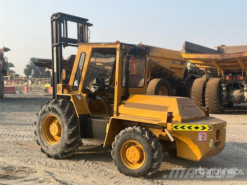 Lift King King LK10P42 5 ton Rough Terrain Forklif شاحنات الطرق الوعرة