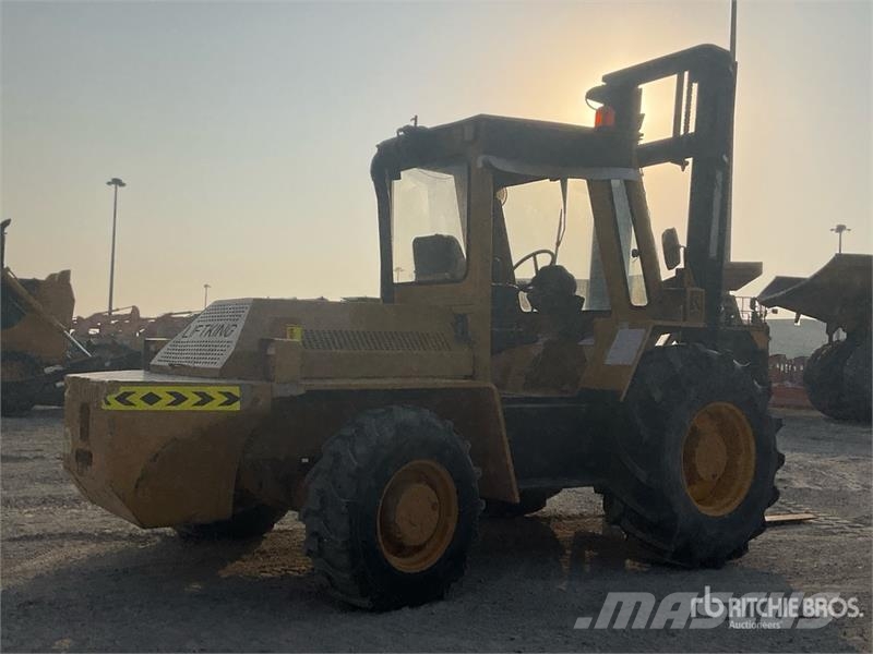 Lift King King LK10P42 5 ton Rough Terrain Forklif شاحنات الطرق الوعرة