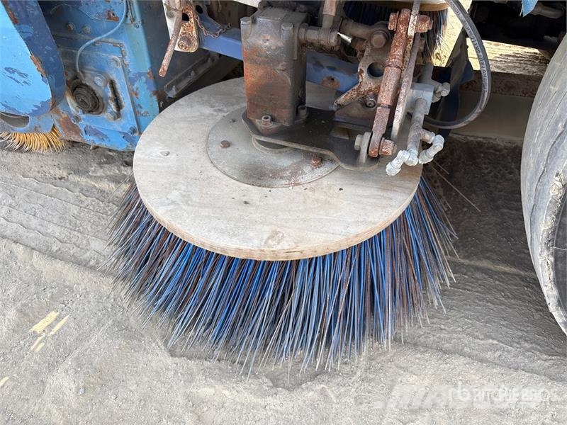 Macros M60 Vaccum Sweeper Truck Прибиральні машини