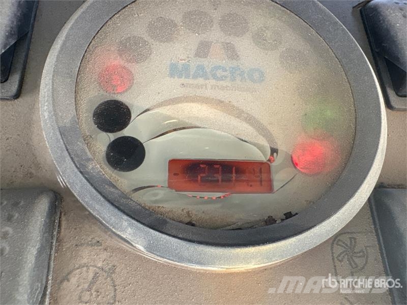 Macros M60 Vaccum Sweeper Truck Прибиральні машини