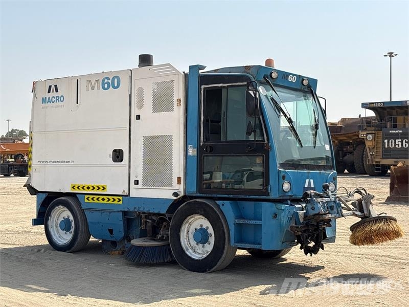 Macros M60 Vaccum Sweeper Truck Прибиральні машини
