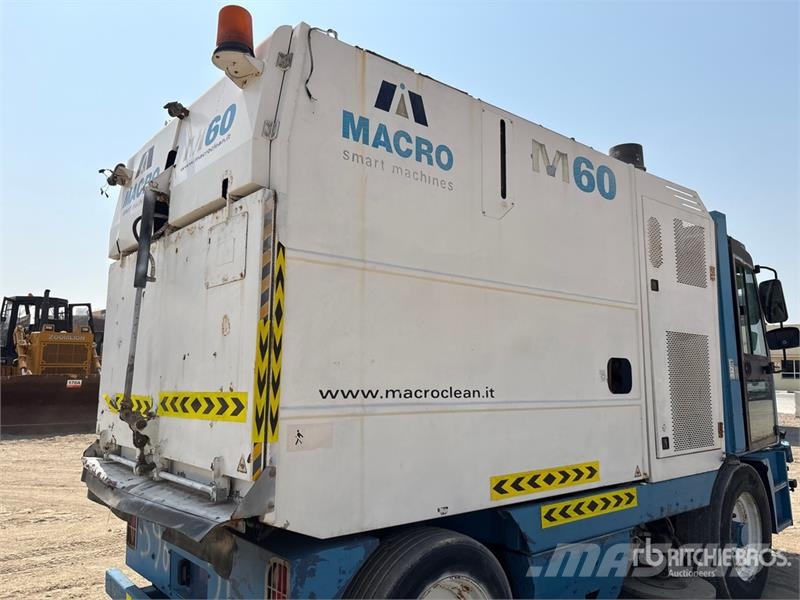 Macros M60 Vaccum Sweeper Truck Прибиральні машини