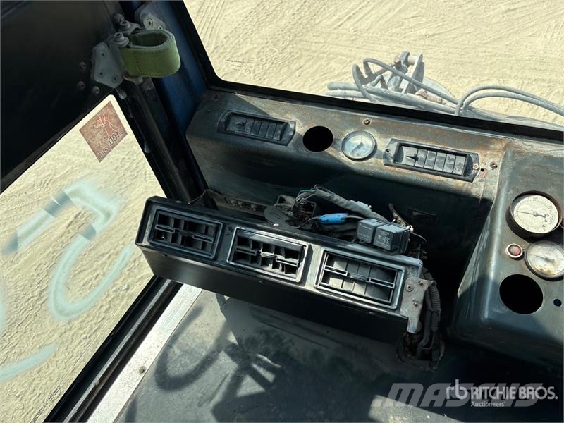 Macros M60 Vaccum Sweeper Truck Прибиральні машини