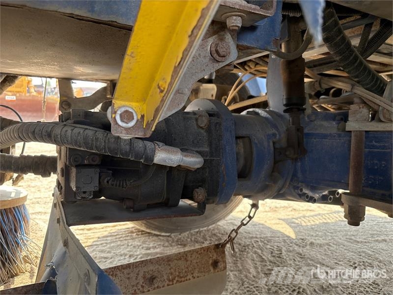 Macros M60 Vaccum Sweeper Truck Прибиральні машини