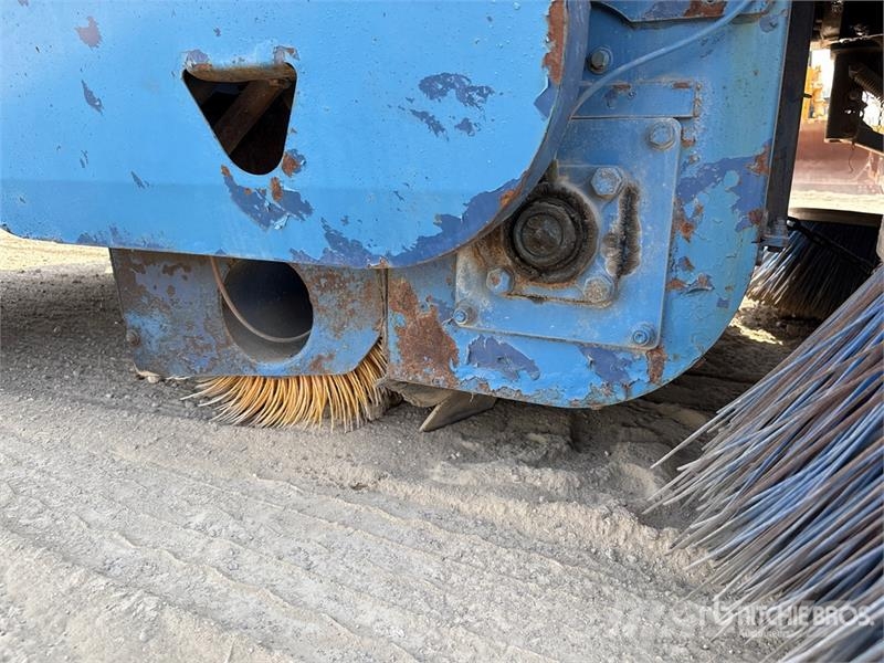 Macros M60 Vaccum Sweeper Truck Прибиральні машини